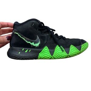 Big Boys Nike KYRIE 4 EP‎ 'HALLOWEEN' Sneakers Size 5 Youth